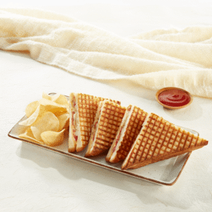 Grilled sandwich with chips